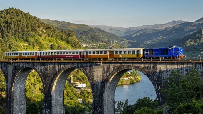 Porto and the Douro Valley Rail and Hike Tour  